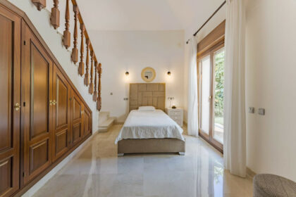 466fab9751c02102f5da4e5f3b653b8c - 13