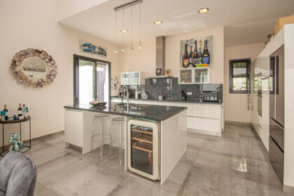 48588e06d18418b551cb16c5245c580c - 4