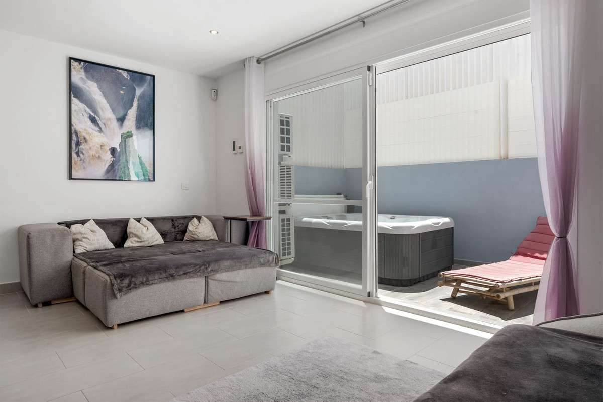 4bc4089c663ffcaa0f0e0e68abc4185c - 24