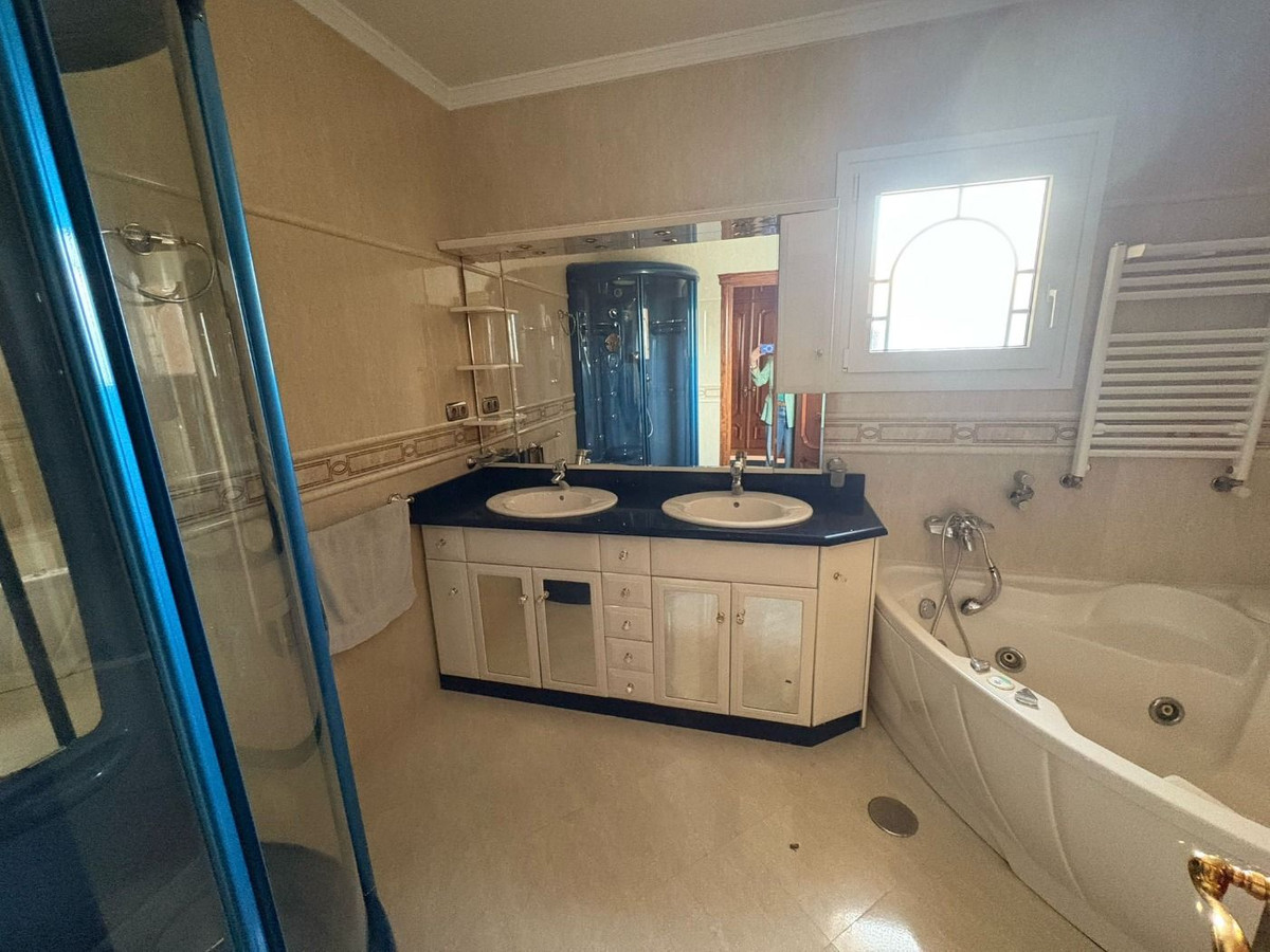 4c4f65cd2b5f28e28e15e41fb8f26487 - 46