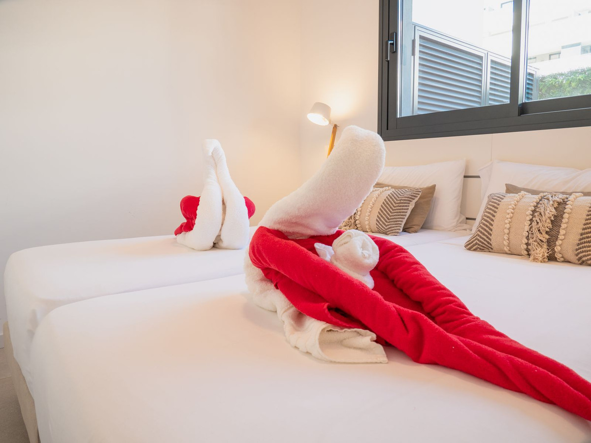 4efbab3963751b5964b8c6d909ed364f - 10