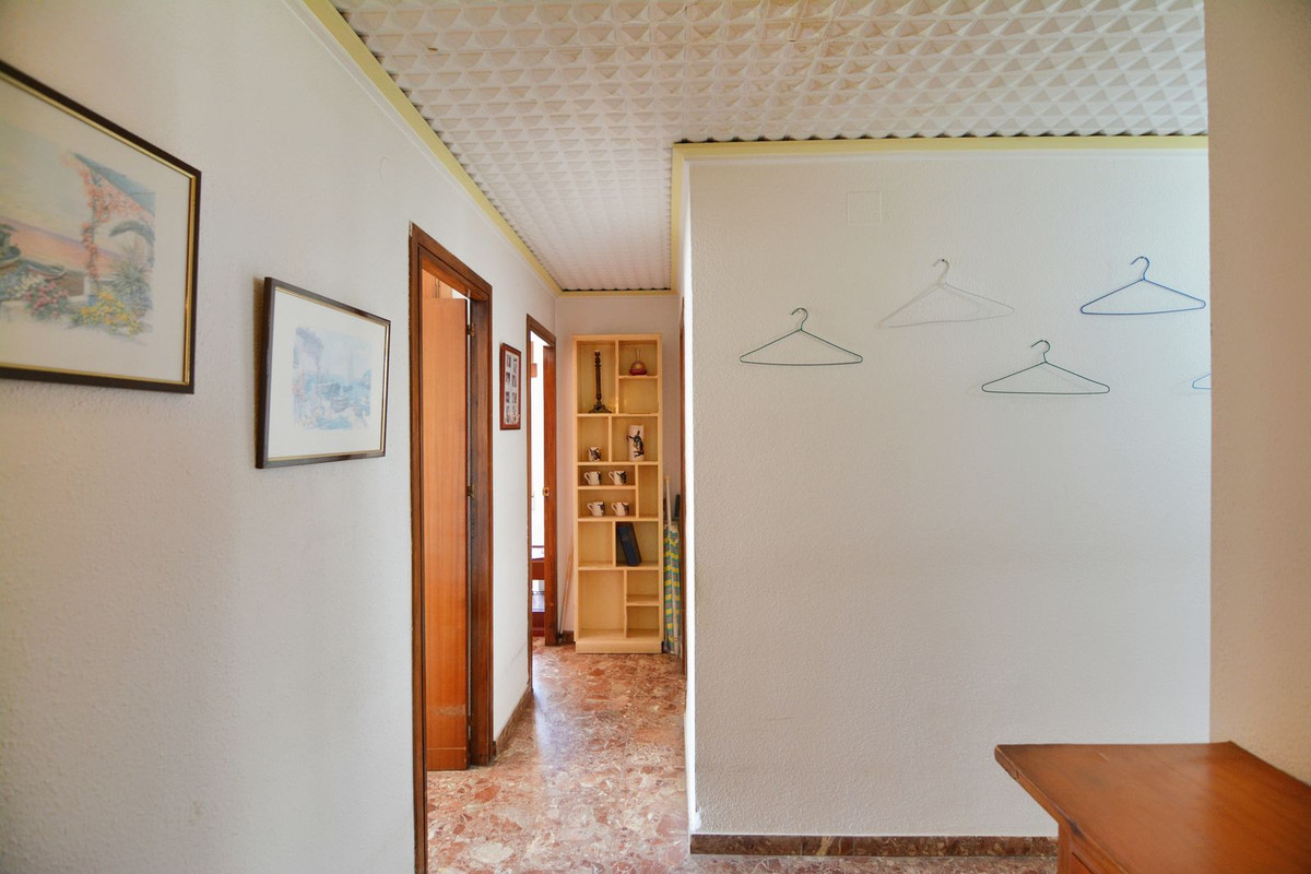 53bebf544fb8508eea123eac6dbb960b - 24