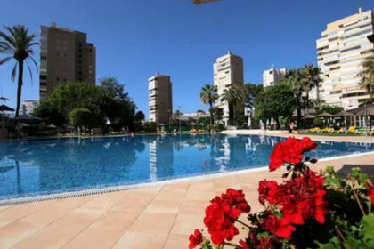 5a62b02b521048d75f7a1931e6016b41 - 1