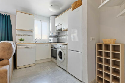 5aac084f772d64c605c7d2481d08e1d4 - 25