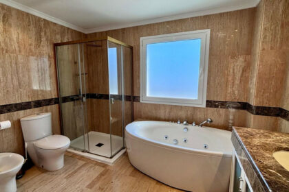 5b6a6ab10e0034af36c7036d434051dd - 22