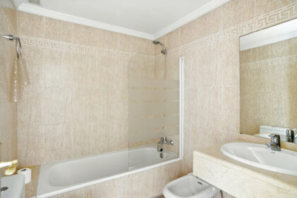 62996cb25d2494333fe54f52a621e5c7 - 24