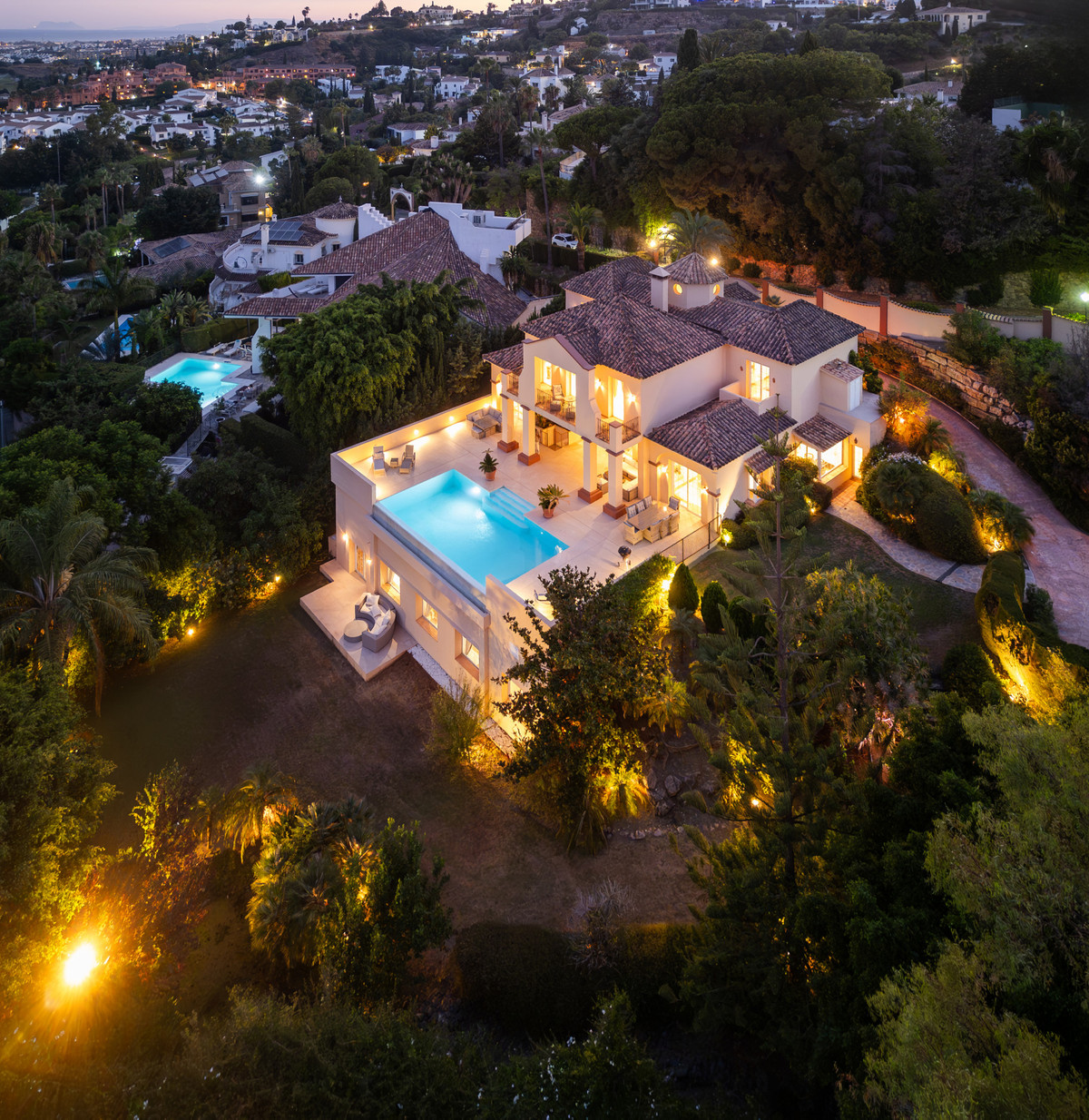 6336b75294e6493d9b9cc82b116daec8 - 11