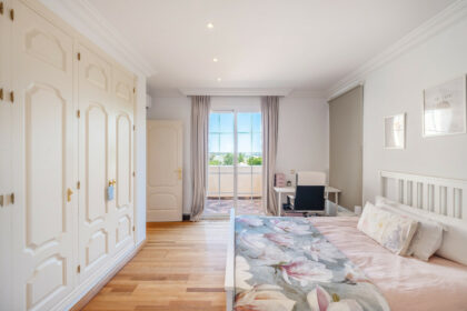 6336b75294e6493d9b9cc82b116daec8 - 37