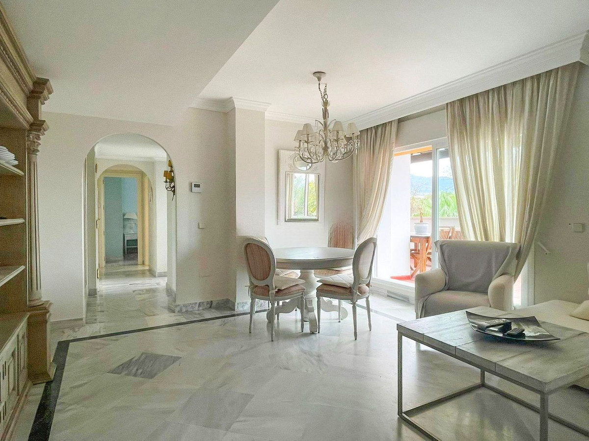 683baf40d39b3b138a7610a04dcddb70 - 1