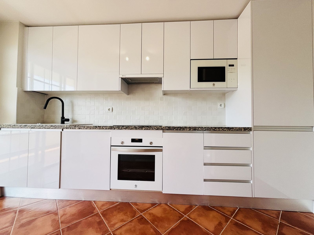 686644cd374e1a9f56e7717eea2f9751 - 24