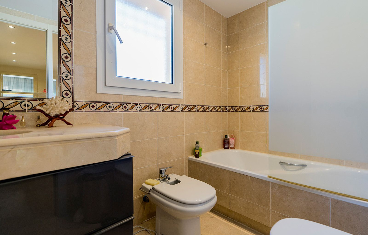 6975d3ebc2d0baede81c010d9227182d - 13