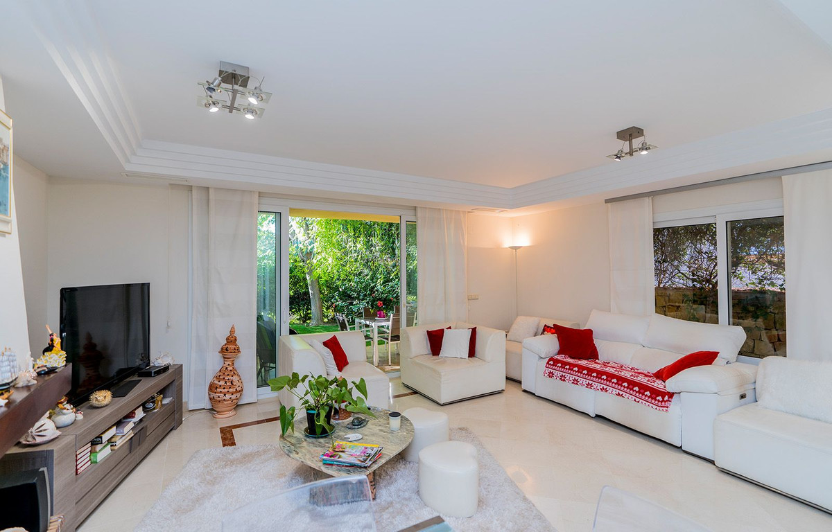 6975d3ebc2d0baede81c010d9227182d - 3