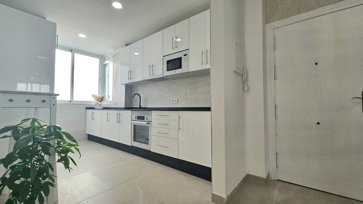 6c4ad1d2f5f4331a05e1c73c65a02c8e - 1