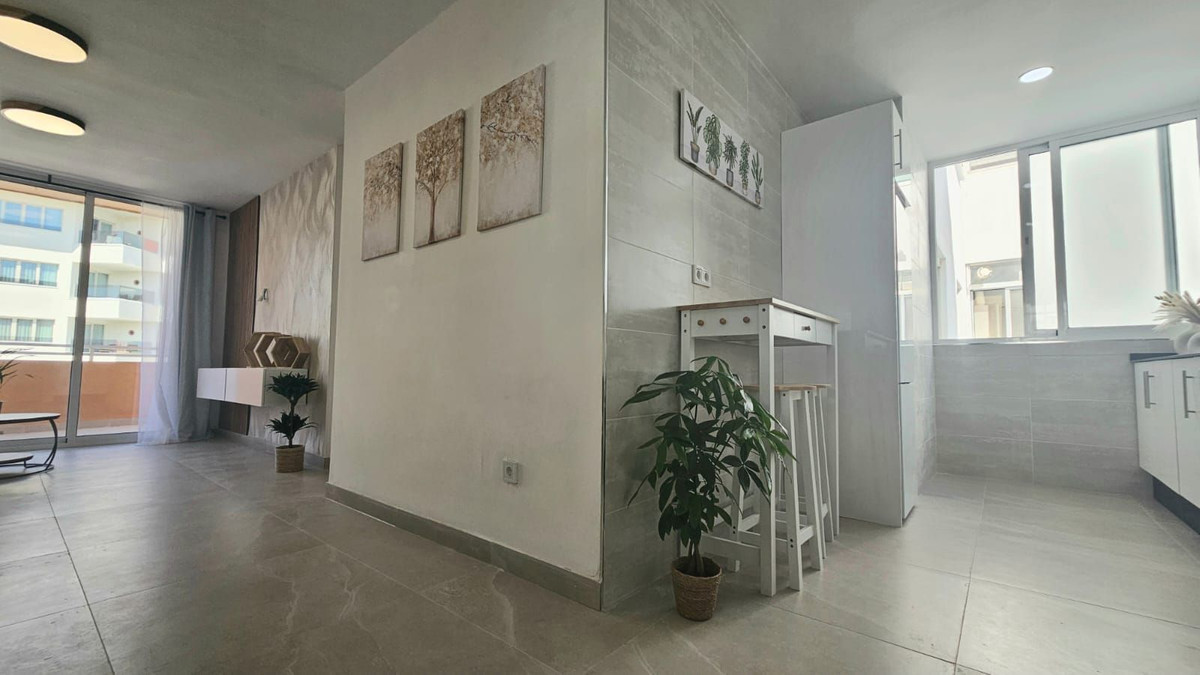 6c4ad1d2f5f4331a05e1c73c65a02c8e - 18