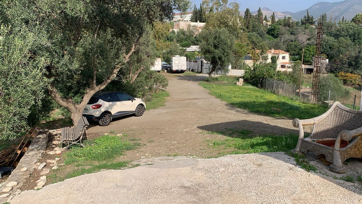 70de29534c0e6663b3fef71d93e44174 - 13