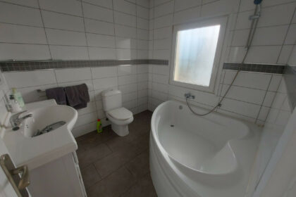 71179d13be187820ae79122dcbc667ec - 32