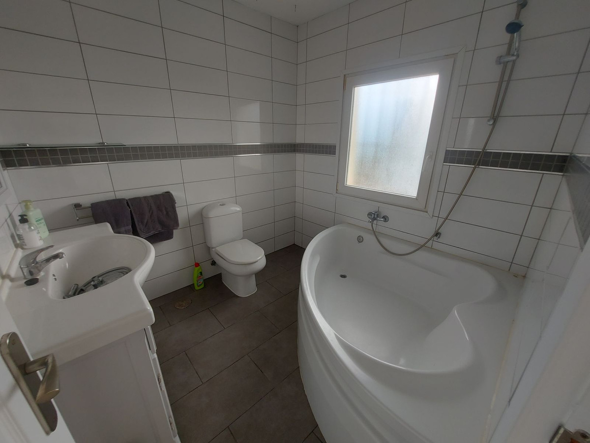 71179d13be187820ae79122dcbc667ec - 32