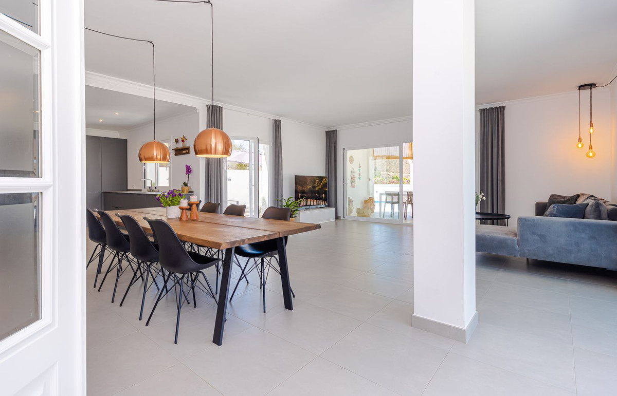 82a8a05e2692d3b5c0809ee9d5f09efb - 15