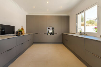 82a8a05e2692d3b5c0809ee9d5f09efb - 18