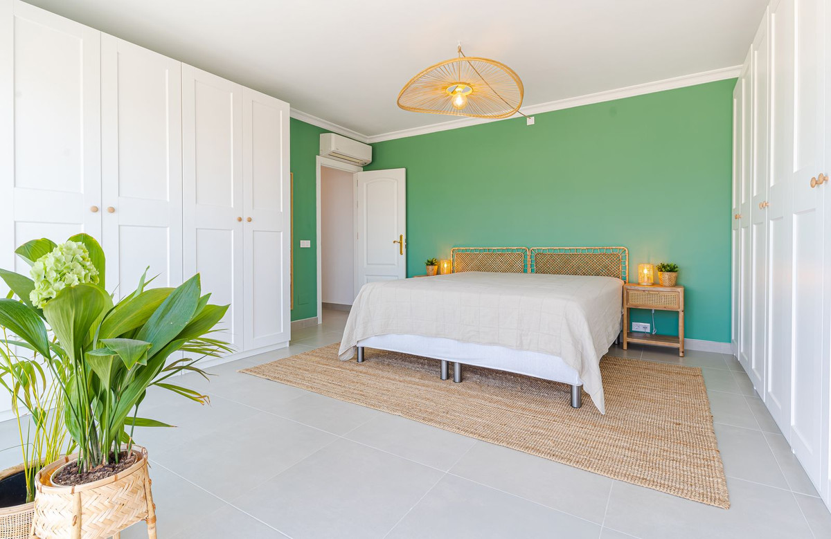 82a8a05e2692d3b5c0809ee9d5f09efb - 22