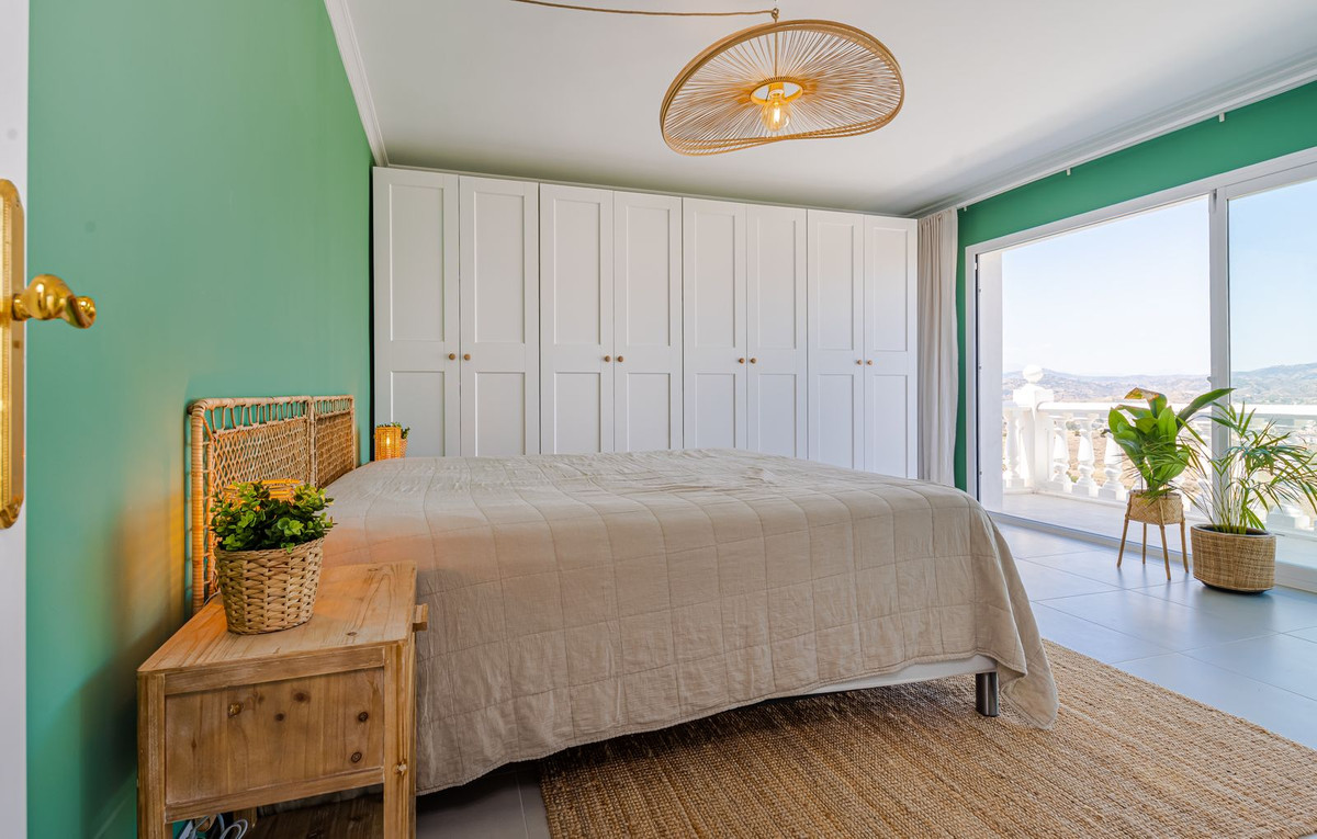 82a8a05e2692d3b5c0809ee9d5f09efb - 24