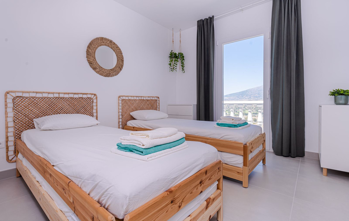 82a8a05e2692d3b5c0809ee9d5f09efb - 35