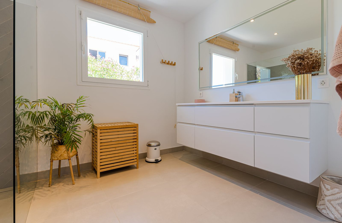 82a8a05e2692d3b5c0809ee9d5f09efb - 37