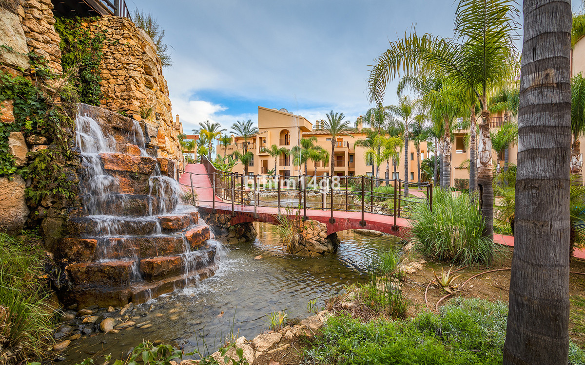 83330ed2ca10d70756789b0e070de37e - 22