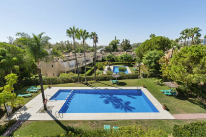 83ad12e9b6cc7f6bf699c22210f8a9ad - 10