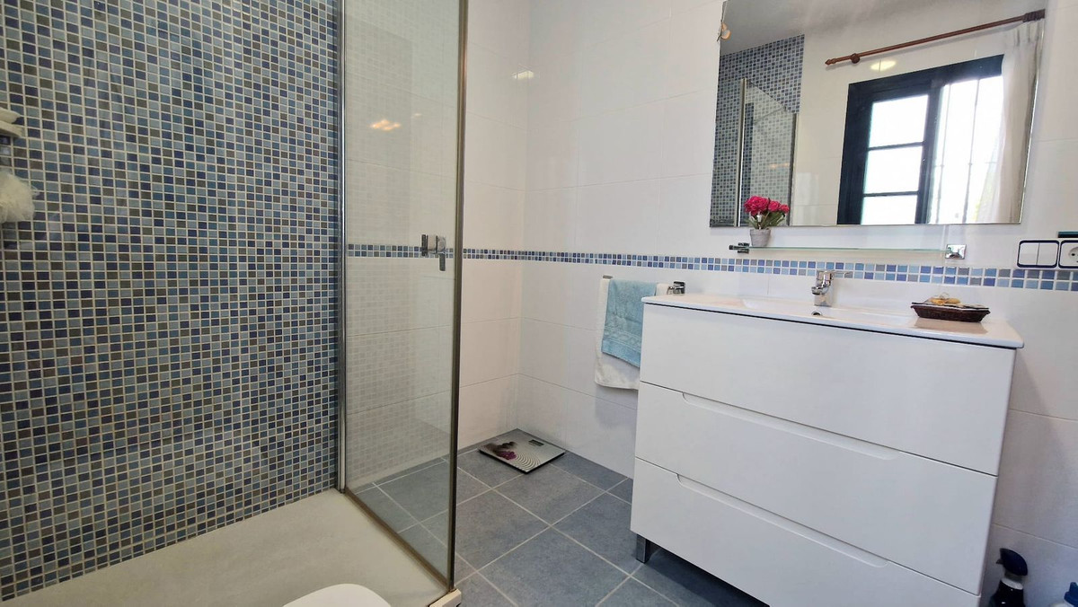 8fe3d40834b4e4acc0f6f9ed8b3ae60b - 3