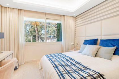 90a64dc1c8f08277786392224fe80816 - 12