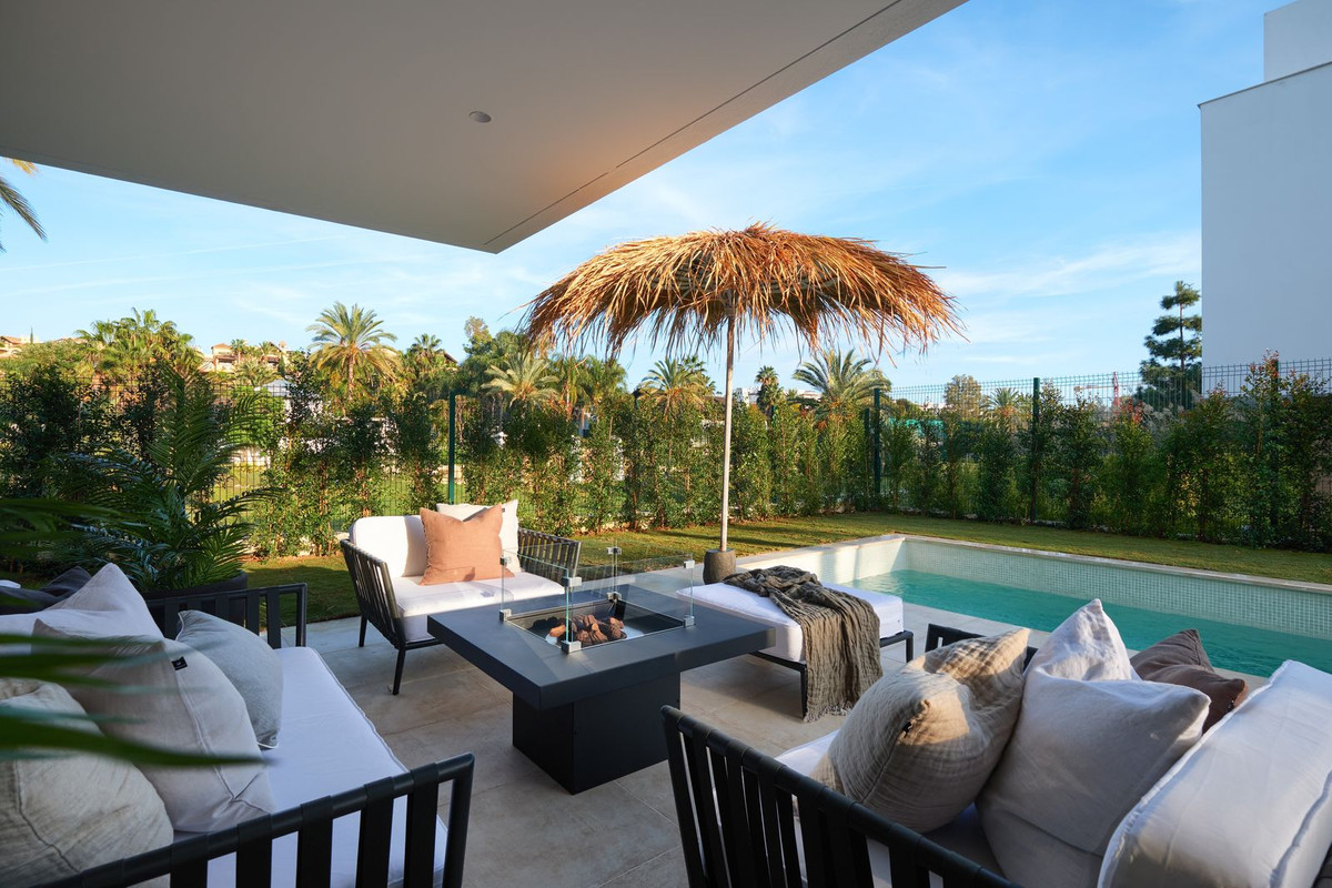 985e6bac08fd04343f2b00b27861d3e6 - 10