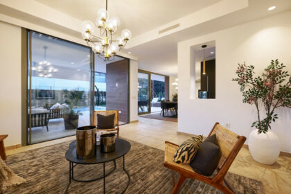 985e6bac08fd04343f2b00b27861d3e6 - 12