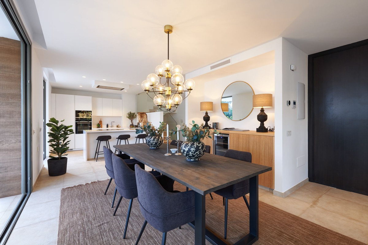 985e6bac08fd04343f2b00b27861d3e6 - 13