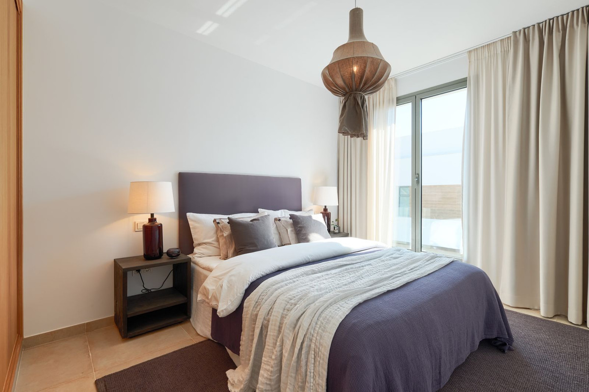 985e6bac08fd04343f2b00b27861d3e6 - 16