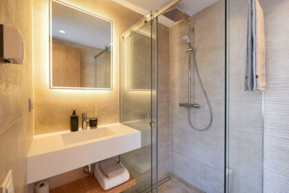 985e6bac08fd04343f2b00b27861d3e6 - 19