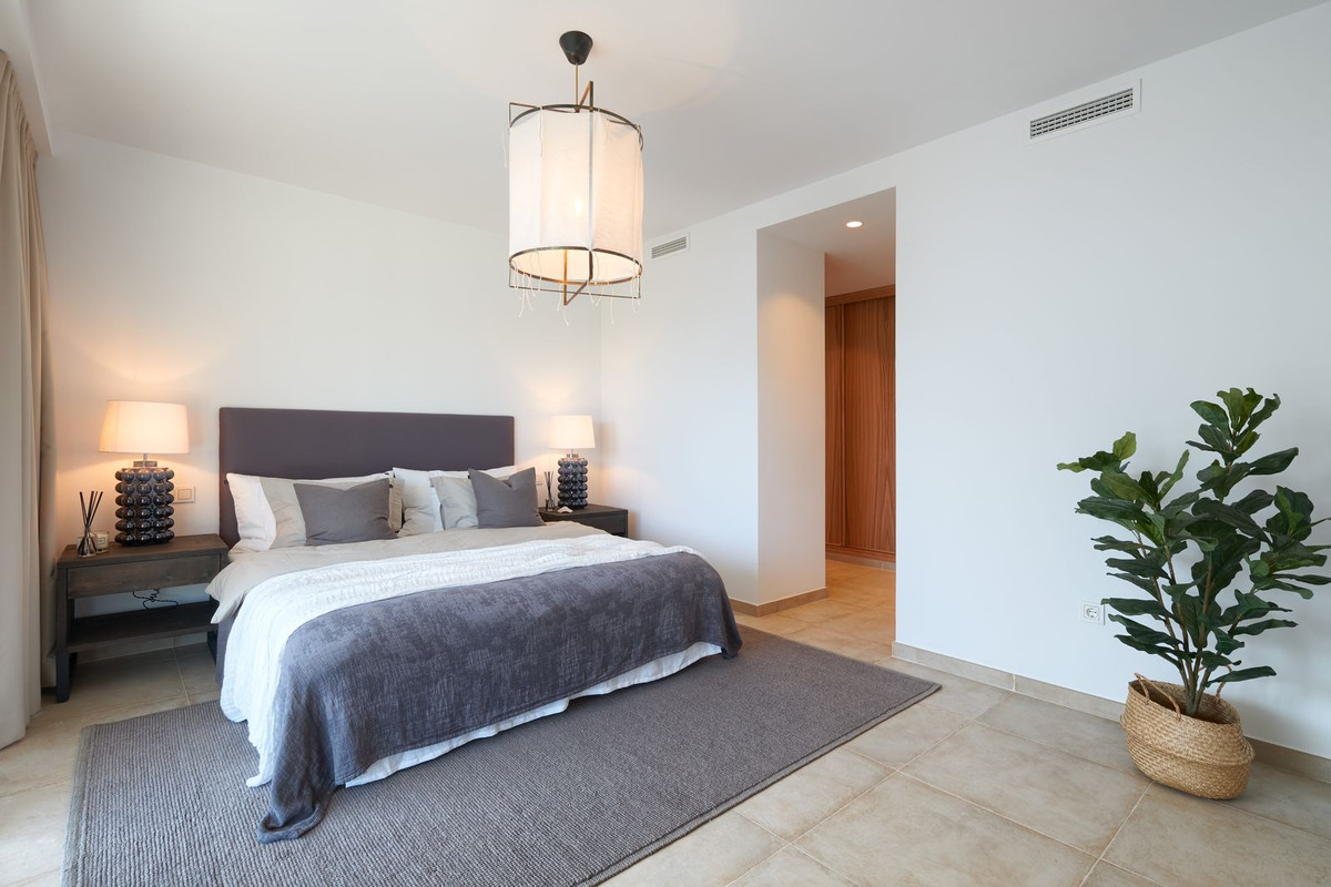 985e6bac08fd04343f2b00b27861d3e6 - 23