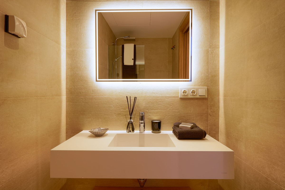 985e6bac08fd04343f2b00b27861d3e6 - 35