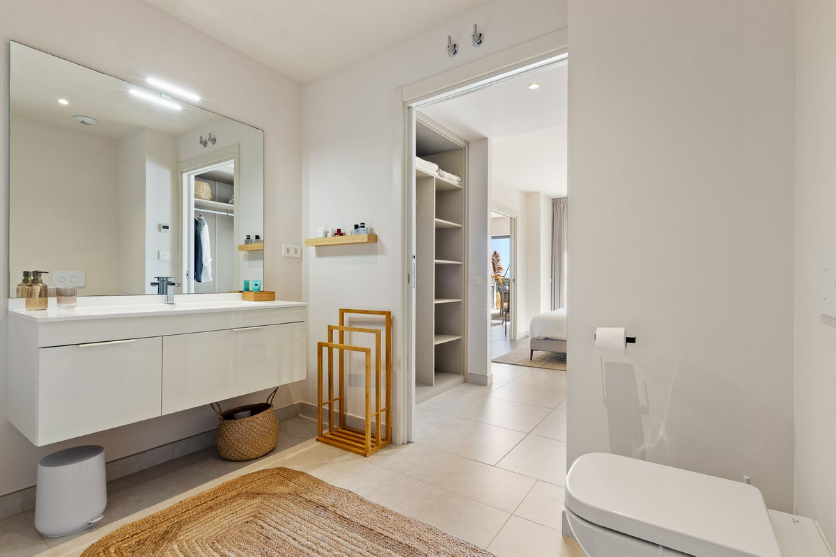 9b9e394861fa0a48387173622bdaea32 - 17