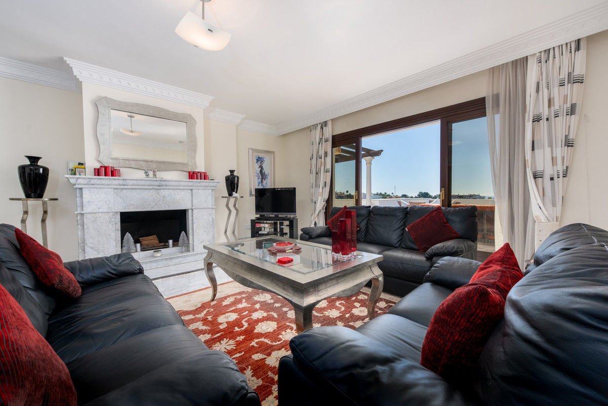 9ce526c0610a4f434b383af50352e176 - 17