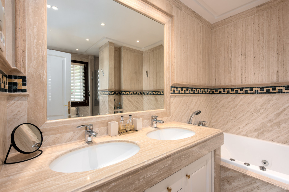 9ce526c0610a4f434b383af50352e176 - 28