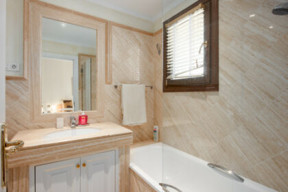 9ce526c0610a4f434b383af50352e176 - 34