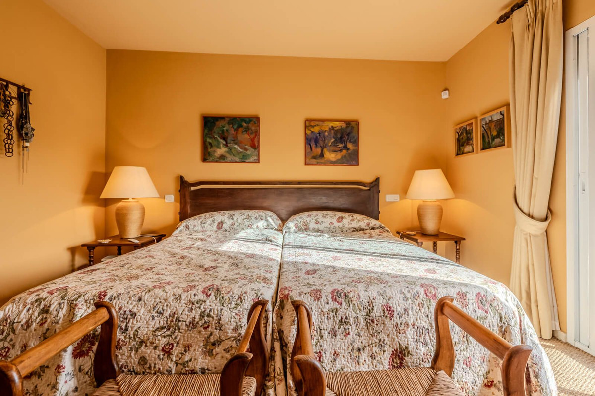 a1c1b9167d1760fc8a31819a2503d507 - 12