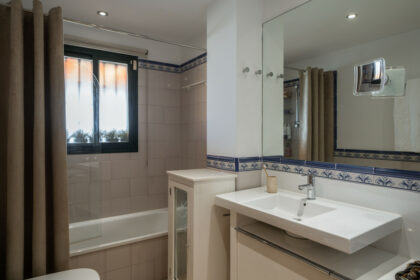 a8406560b1ad6c0cb9125178ace44d2a - 21