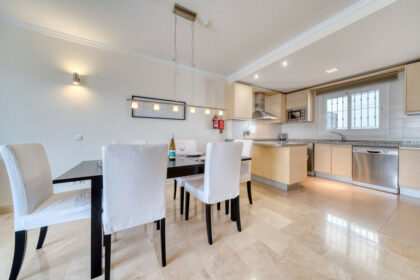 aec0b6641bfb139f56c7ae0bfe056a10 - 15