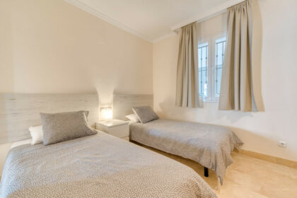 aec0b6641bfb139f56c7ae0bfe056a10 - 27