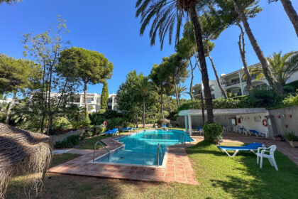 af103b6592c7b6157d8254673d76524d - 1