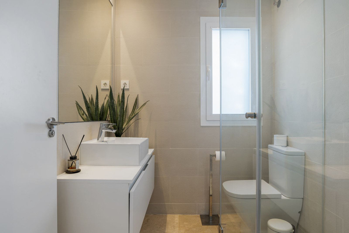 b430b5d8b9044ddeefd11fc562829168 - 15