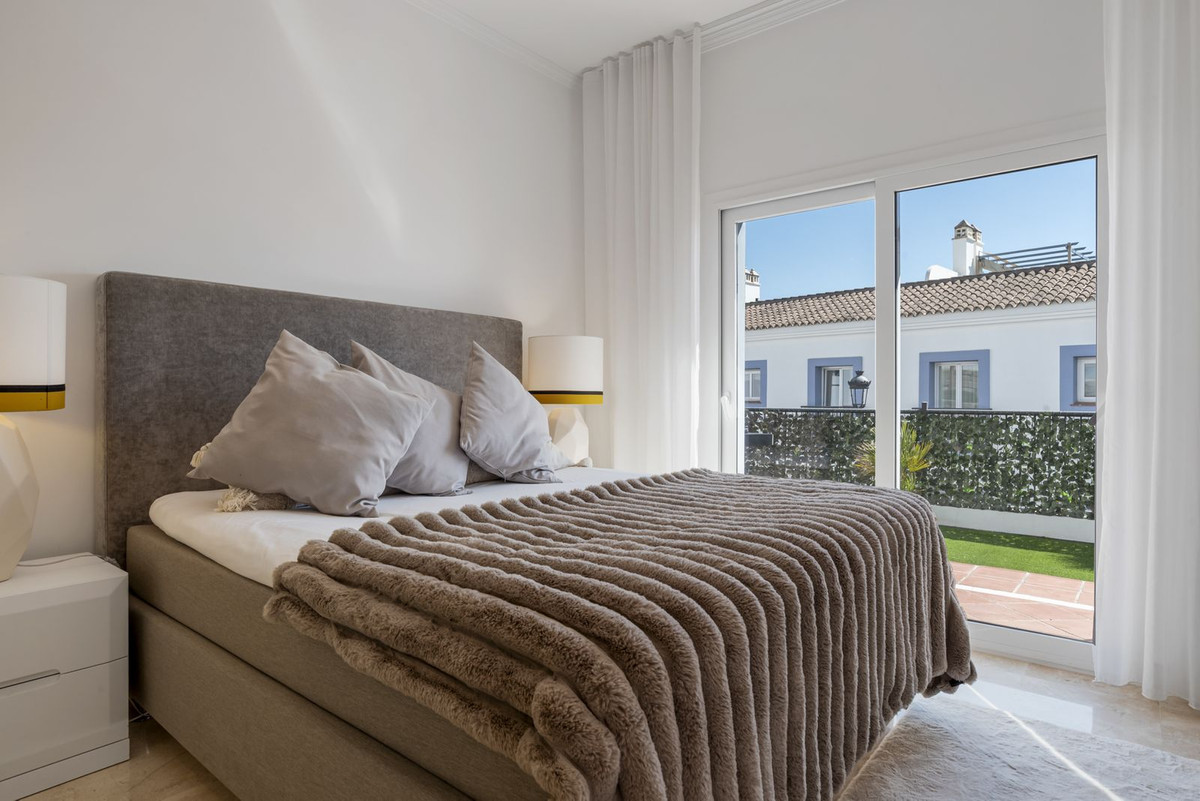 b430b5d8b9044ddeefd11fc562829168 - 19