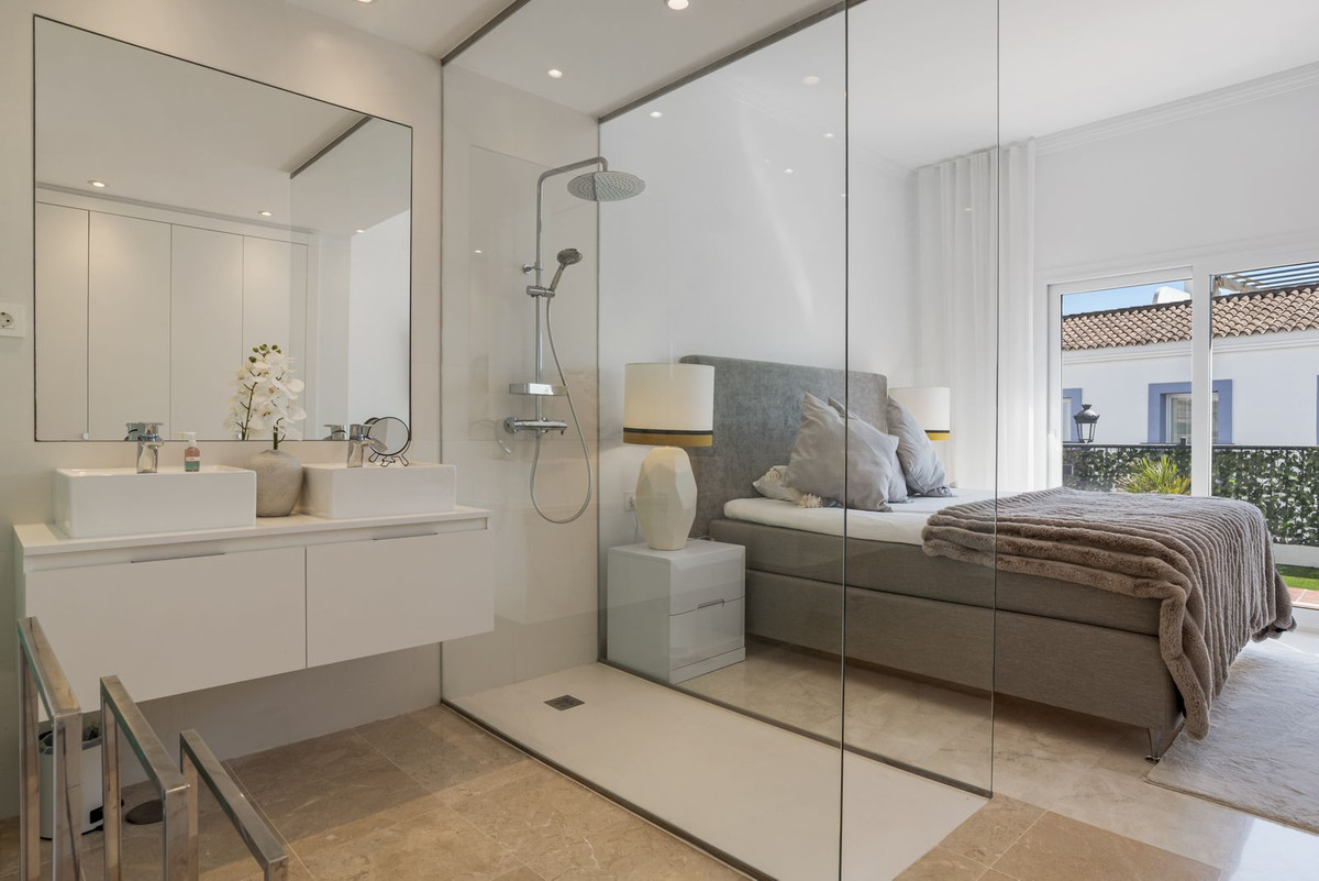 b430b5d8b9044ddeefd11fc562829168 - 20